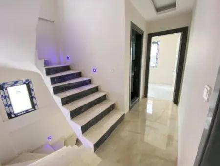 Luxuriös Gebautes 4 1 Sommerhaus Mit Freistehendem Eingang In Doğanbey, Seferihisar