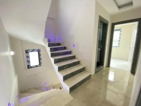 Luxuriös Gebautes 4 1 Sommerhaus Mit Freistehendem Eingang In Doğanbey, Seferihisar