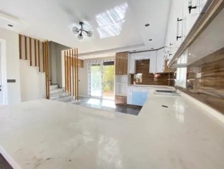 Prächtige Ultra-Luxus-Villa Zum Verkauf 3 In 1 Mit Großem Garten In Doganbeyde