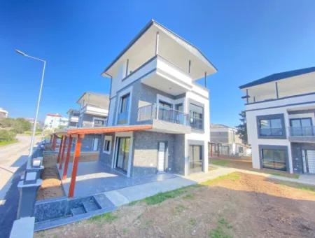 3 1 Villa Zum Verkauf Mit Großem Garten Mit Freistehendem Einzelpool In Doğanbey