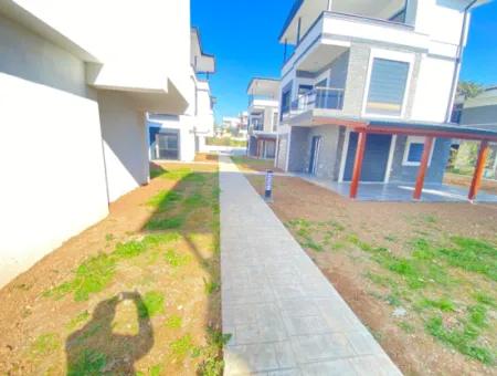 3 1 Villa Zum Verkauf Mit Großem Garten Mit Freistehendem Einzelpool In Doğanbey
