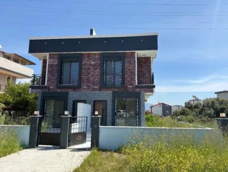 2 1 Villa Zum Verkauf In Doganbey Mit Sehr Großem Garten Ganz In Der Nähe Des Meeres
