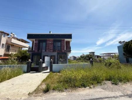 2 1 Villa Zum Verkauf In Doganbey Mit Sehr Großem Garten Ganz In Der Nähe Des Meeres