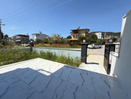 2 1 Villa Zum Verkauf In Doganbey Mit Sehr Großem Garten Ganz In Der Nähe Des Meeres