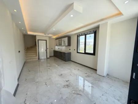 2 1 Villa Zum Verkauf In Doganbey Mit Sehr Großem Garten Ganz In Der Nähe Des Meeres