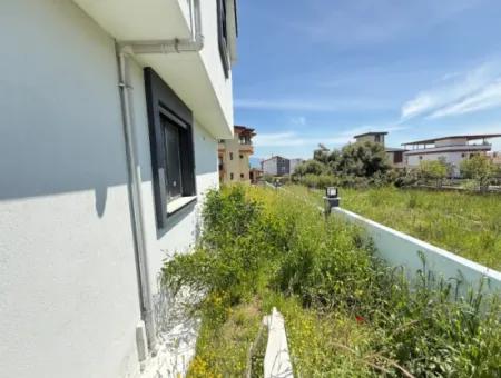 2 1 Villa Zum Verkauf In Doganbey Mit Sehr Großem Garten Ganz In Der Nähe Des Meeres