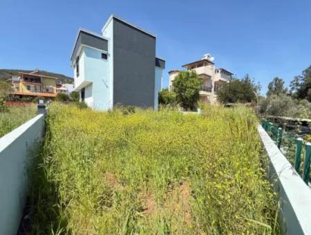 2 1 Villa Zum Verkauf In Doganbey Mit Sehr Großem Garten Ganz In Der Nähe Des Meeres