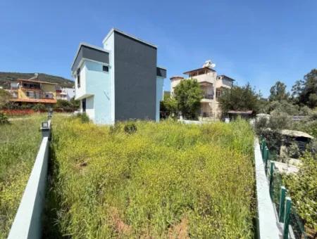 2 1 Villa Zum Verkauf In Doganbey Mit Sehr Großem Garten Ganz In Der Nähe Des Meeres