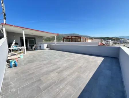 2 1 Wohnung Duplex Mit Voll Möblierter Terrasse Zum Verkauf Im Zentrum Von Ürkmez