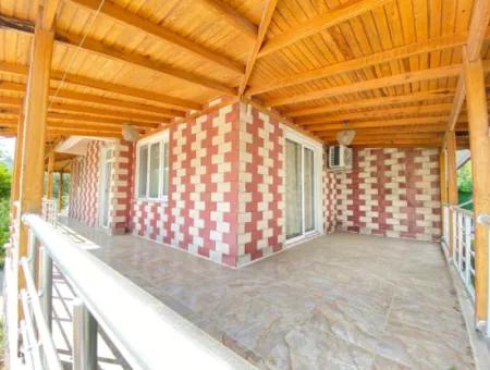 3 1 Sommerhaus Zum Verkauf Mit Großem Garten In Ecklage In Doğanbey