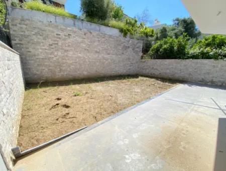 2 1 Villa Mit Grossem Garten Zu Verkaufen In Ürkmez