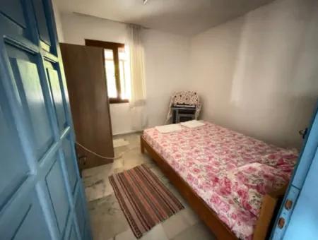 Geräumiges Verkaufsangebot 2 1 Wohnung Mit Grossem Garten 50M Vom Strand In Ürkmez Entfernt