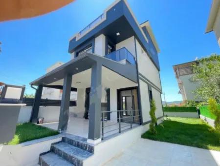 Freistehendes Null Verkauf 3 1 Duplex-Villa Für 200M2 Grundstück Im Zentrum Von Seferihisar Doğanbey