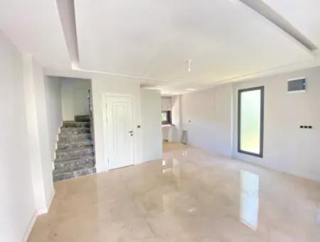 Freistehendes Null Verkauf 3 1 Duplex-Villa Für 200M2 Grundstück Im Zentrum Von Seferihisar Doğanbey
