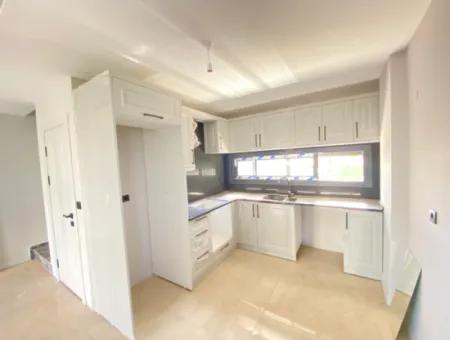 Freistehendes Null Verkauf 3 1 Duplex-Villa Für 200M2 Grundstück Im Zentrum Von Seferihisar Doğanbey