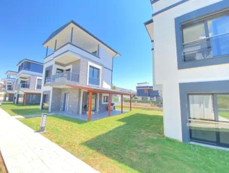 3 1 Villa Zum Verkauf Mit Großem Garten Mit Freistehendem Einzelpool In Doğanbey