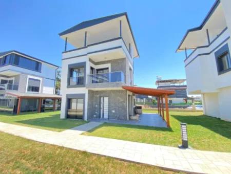 3 1 Villa Zum Verkauf Mit Großem Garten Mit Freistehendem Einzelpool In Doğanbey