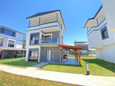 3 1 Villa Zum Verkauf Mit Großem Garten Mit Freistehendem Einzelpool In Doğanbey
