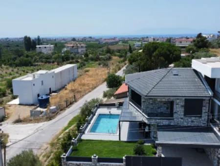 Freistehende 3 1 Villa Mit Pool Und Grossem Garten Zu Verkaufen