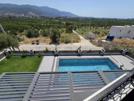 Freistehende 3 1 Villa Mit Pool Und Grossem Garten Zu Verkaufen