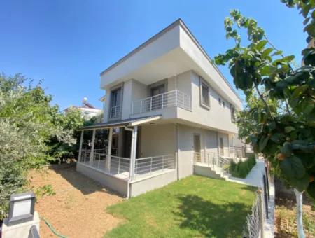 2 1 Villa Zum Verkauf 300Mt Zum Meer Mit Geneş Bahceli In Seferihisar Doğanbey