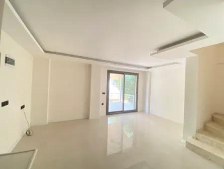 2 1 Villa Zum Verkauf 300Mt Zum Meer Mit Geneş Bahceli In Seferihisar Doğanbey