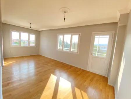 3 1 Wohnung Zum Verkauf 350Mt Zum Meer Im Zentrum Des Basars In Seferihisar Ürkmez