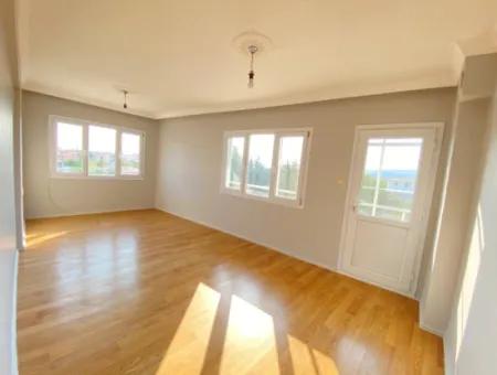 3 1 Wohnung Zum Verkauf 350Mt Zum Meer Im Zentrum Des Basars In Seferihisar Ürkmez