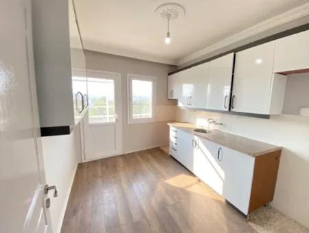 3 1 Wohnung Zum Verkauf 350Mt Zum Meer Im Zentrum Des Basars In Seferihisar Ürkmez