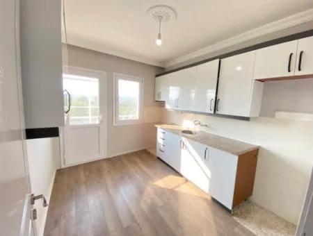 3 1 Wohnung Zum Verkauf 350Mt Zum Meer Im Zentrum Des Basars In Seferihisar Ürkmez