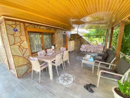 Freistehend Mit Großem Garten In Einem Komplex In Seferihisar Doganbey.4 1 Villa Zu Verkaufen