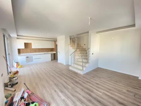 2 1 Villa Zu Verkaufen Mit Vollem Meeresgarten In Seferihisar Ürkmez