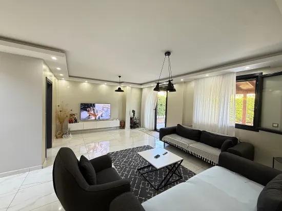 In Seferihisar Doğanbey Freistehend Mit Pool, Separate Küche, Großer Garten, Zu Verkaufen, 3+1 Villa