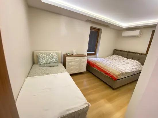 Seferihisar Ürkmez Erdem Tur Sitesinde Full Eşyalı, Havuzlu & Akıllı Satılık 3+1 Villa
