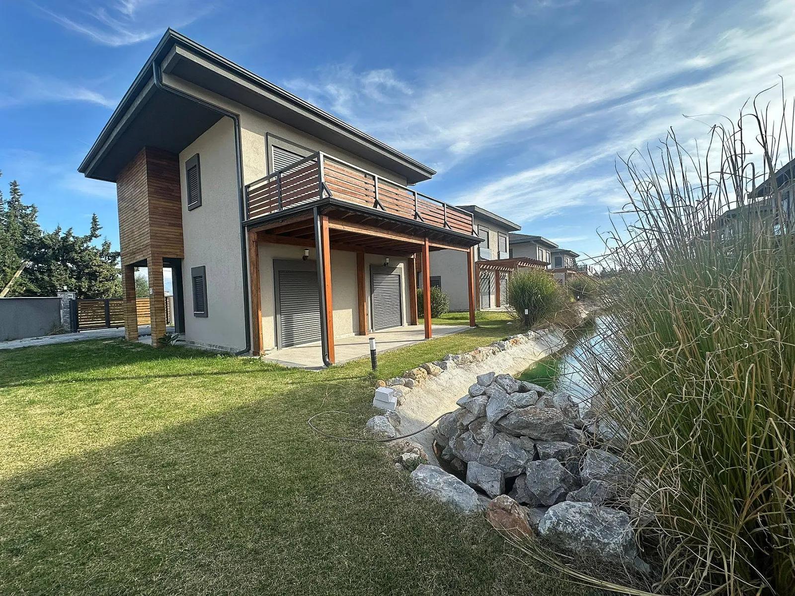 Detached single houses site consisting of 3+1 steel construction In Seferihisar Doğanbey