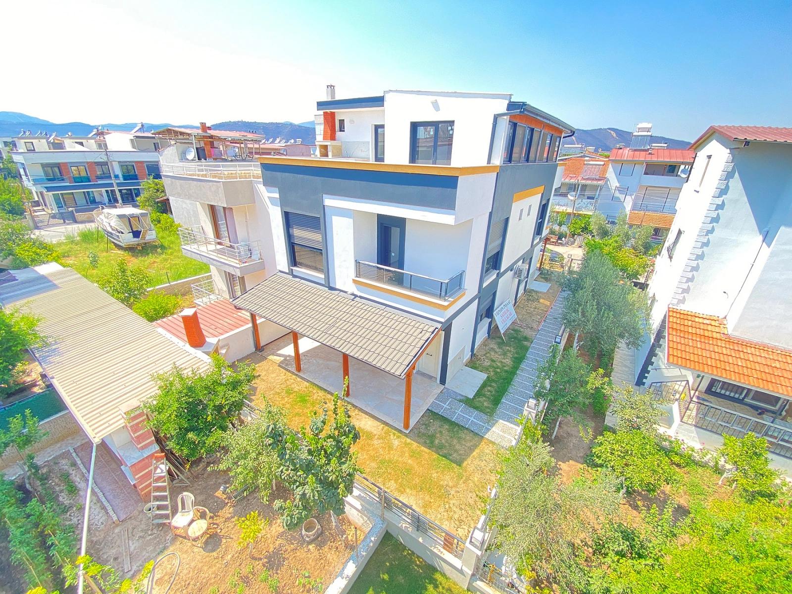 3+1 Villa With Garden For Sale In Doğanbey, Near The Sea