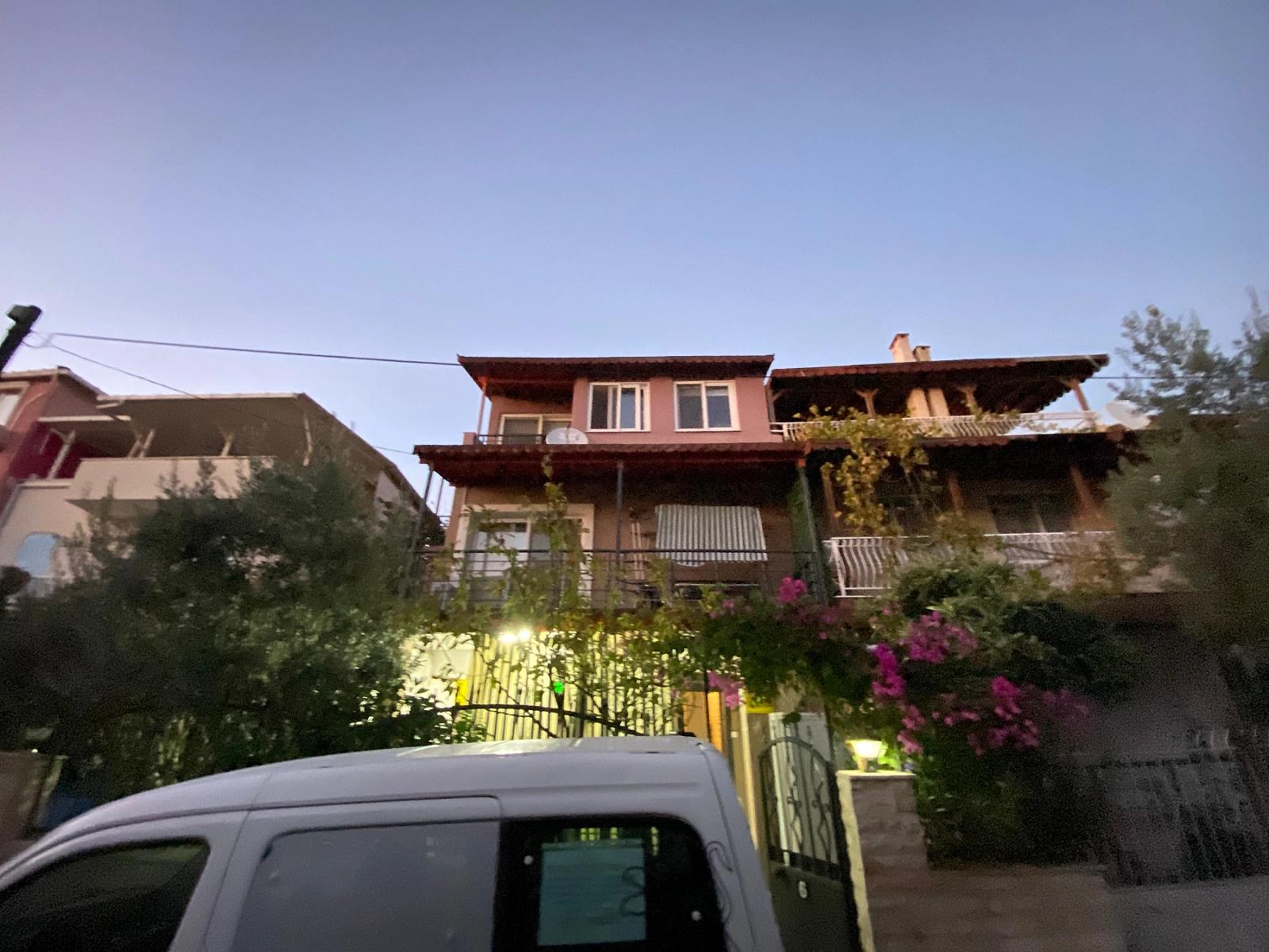 Ürkmez Seaside Middle Floor 2+1 Furnished Annual Rental Flat