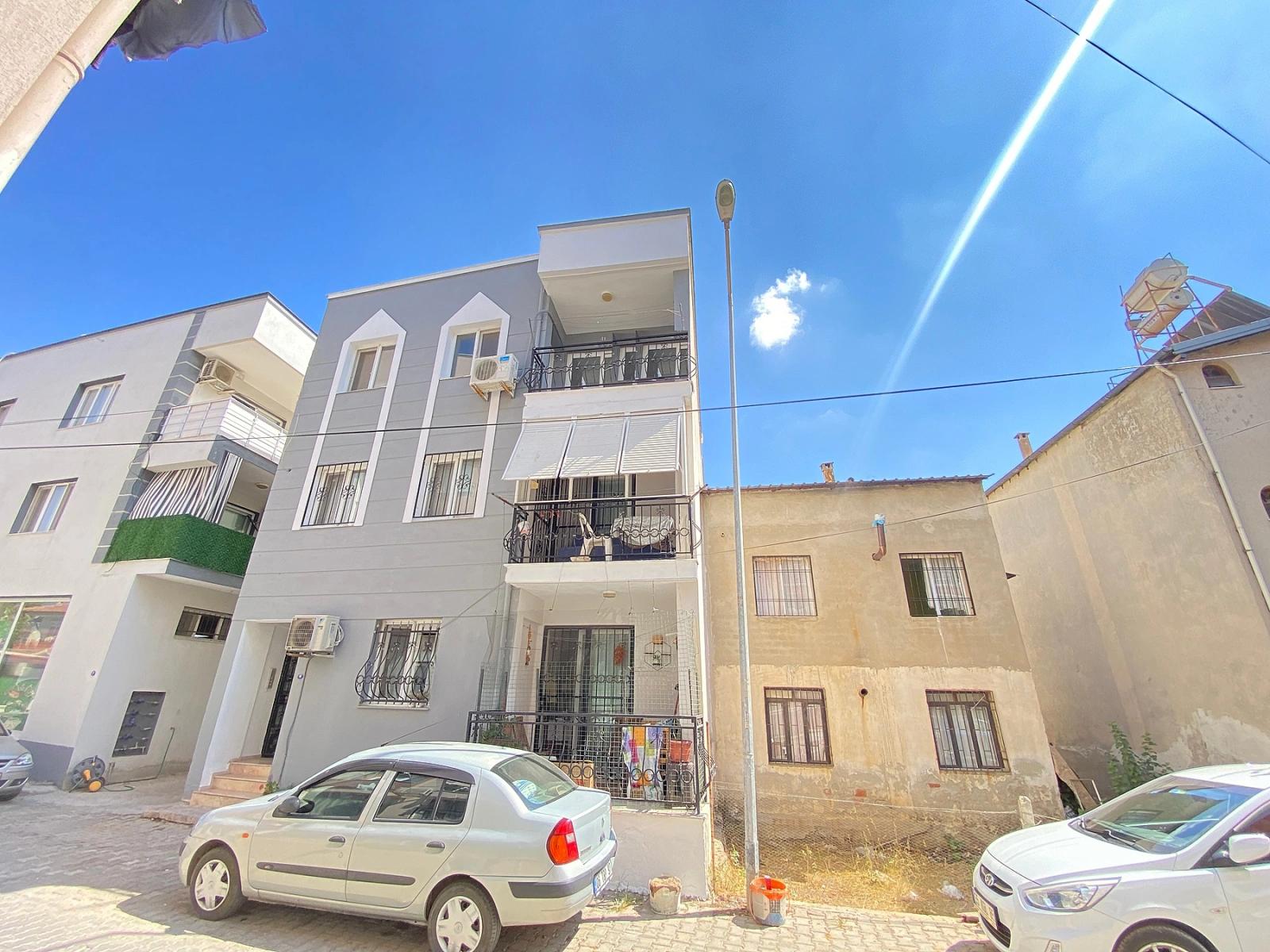 2+1 Apartment For Sale In Seferihisar Ürkmez Center, 200M From The Beach, No Expenses