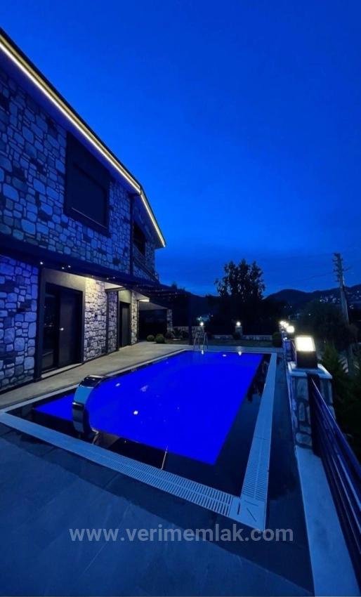 3+1 Detached Villa With Pool And Garden For Sale In Gumuldur