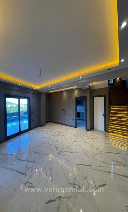 3+1 Detached Villa With Pool And Garden For Sale In Gumuldur