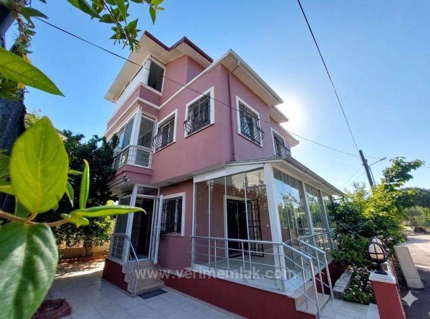 4+1 Corner Villa For Sale In Seferihisar Cumhuriyet, 500M From The Sea.
