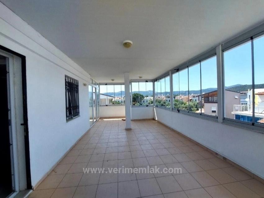 4+1 Corner Villa For Sale In Seferihisar Cumhuriyet, 500M From The Sea.