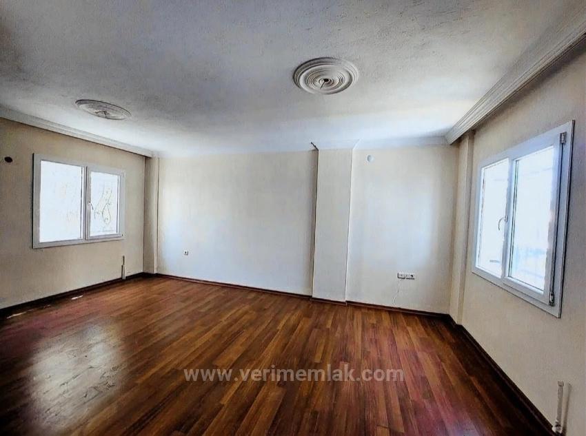 4+1 Corner Villa For Sale In Seferihisar Cumhuriyet, 500M From The Sea.