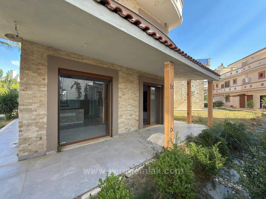 3+1 Detached Villa For Sale By The Sea In Gümüdür