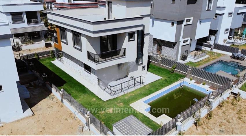 3+1 Detached Villa With Single Pool For Sale In Doğanbey