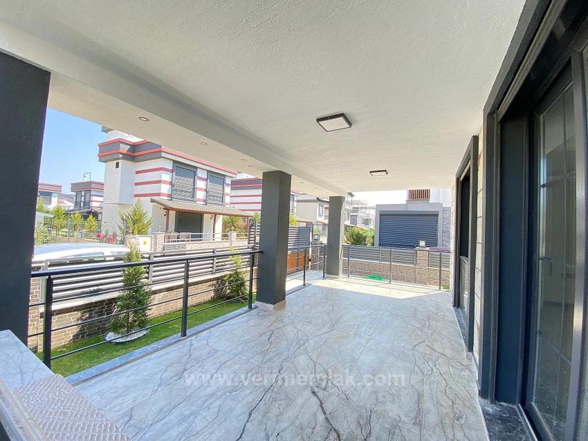 3+1 Detached Villa With Single Pool For Sale In Doğanbey