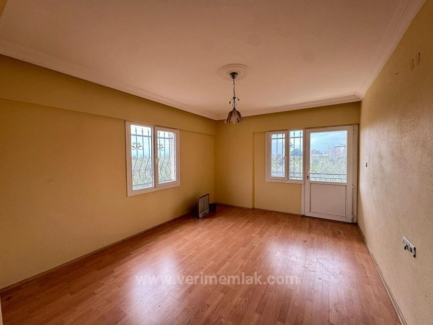 Spacious And Airy 2+1 Apartment For Sale Near The Sea In Gümüldür Fevzi Çakmak.