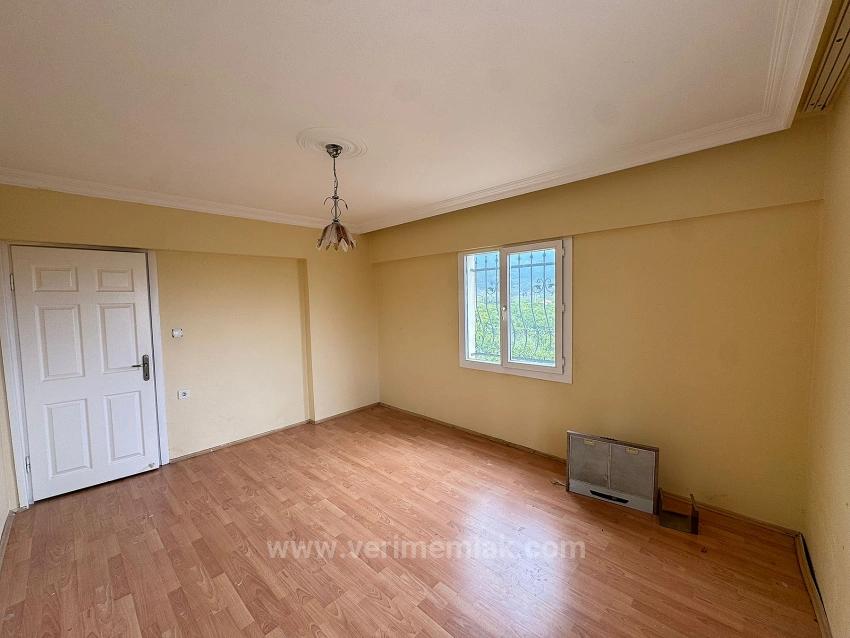 Spacious And Airy 2+1 Apartment For Sale Near The Sea In Gümüldür Fevzi Çakmak.