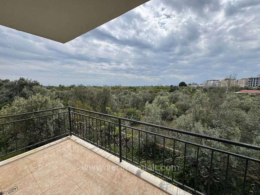 Spacious And Airy 2+1 Apartment For Sale Near The Sea In Gümüldür Fevzi Çakmak.