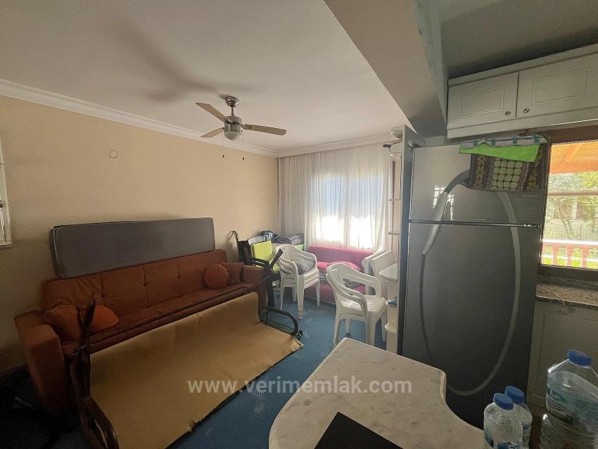 3+1 Villa For Sale In Seferihisar Cumhuriyet Neighborhood, Şöhretler Site, With Garden And Required Maintenance